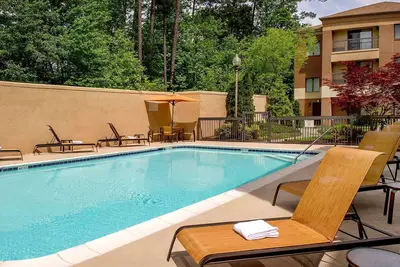 Image de Family fun at Weaver Street Park! 3 Pet-friendly Units, Free Parking, Pool!