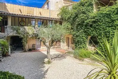 Image de Maison familiale proche d'Uzes avec Piscine
