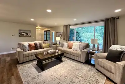 Image de Newly Renovated 4 Bedroom, Quiet Country Home on 5 Acres in Edgewood, Sleeps 8