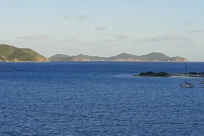 Image de \"Almost beachfront \" Snorkeling & Kayaks across the street.  2 Bed 2 Bath Cottage