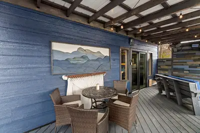 Lake James Cozy Cabin. Waterfront!