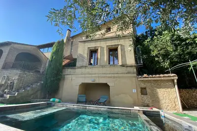 Image de Maison en pierre 190 m2 Uzès piscine plein sud avec superbe vue sur les vignes