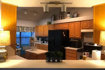 Thoughtfully designed- Sleeps8 Great location