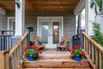 Image de Steps to beach and shops, the perfect family home!