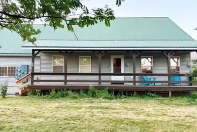 Image de Country Lake House in Alpine Wyoming