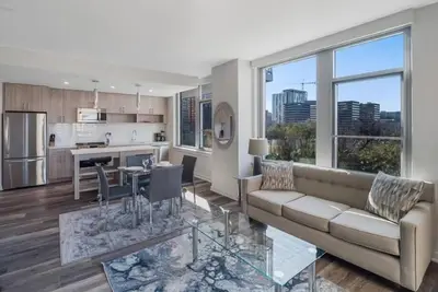 Image de Mins to Lake Anne Plaza | In/Outdoor Yogs | Reston Town Center