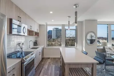 Image de A block to Metro | Kitchen + W/D | Reston Town Center