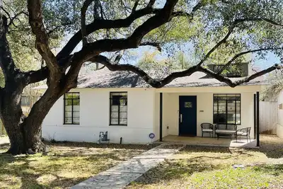 Image de Close to Downtown charming 1bedroom / 1bathroom house.