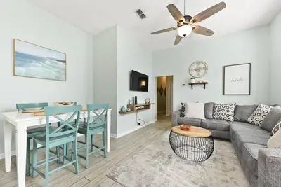 Image de Pink Dolphin 2|  1 Blk to Beach | Close to Mayo