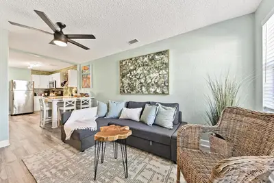 Image de Ocean Blue Cottage|1 Block to Beach| Close to Mayo