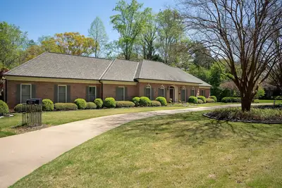 Image de Lakefront Retreat w/ Guest House