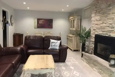 Image de Clean & Quiet 2 bedroom 1 bath suite separ8t entry\n\n