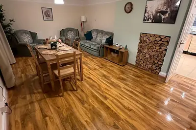 Image de The Kilnwood House - cosy 3-bedroom house close to Gatwick & Crawley Town Centre