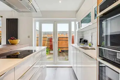 Pass the Keys Chic 3-Bedroom Retreat by Etihad Stadium and New Co-op Live Arena