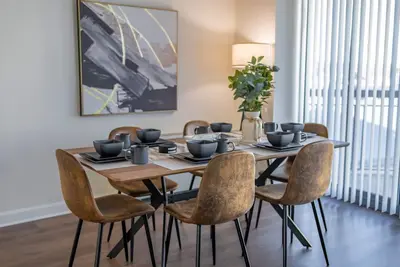 Image de Chic Highrise 2br King Bed Deluxe Escape Pool l Gym l Balcony Near Dc/Metro/Mall