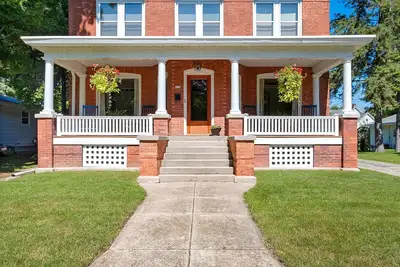 Image de Historic 2-bedroom 1st floor unit with a beautiful porch in delightful De Pere