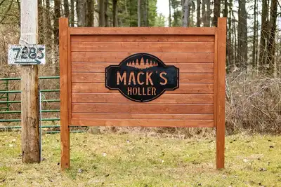 Image de Secluded Cabins on Private Stocked Pond Hot Tub. Ping Pong. Arcade. Master Suite