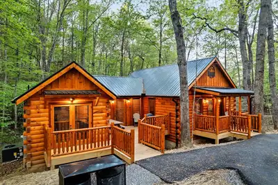 Image de New Mountainside Cabin - Game Room, MiniGolf, Wifi