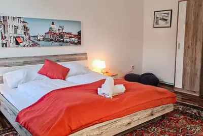 Image de Comfy 2br- Apartment - Bookable in Lockdown