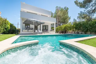 Image de Villa \"The Tower\" avec piscine privée, Wi-Fi et climatisation
