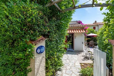 Image de Merveilleuse maison de vacances privée pour 4 personnes avec Wifi, Tv, terrasse et parking