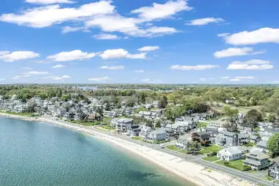 Image de Beachside Branford- walk to Beach, Grill