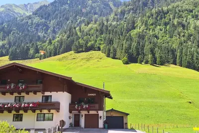 Image de Beaucoup d'espace dans et autour de la maison