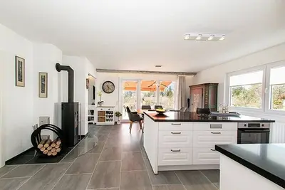 Image de Ferienhaus 15-e mit Moderner Küche und Großer Terrasse - Ferienhäuser im Feriendorf Weissensee im