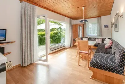 Image de Ferienhaus 28-f mit Südterrasse mit Bergblick - Ferienhäuser im Feriendorf Weissensee im Allgäu