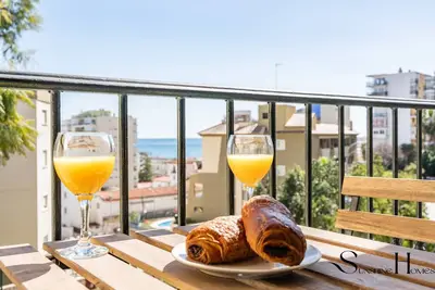 Image de Retraite élégante avec terrasse avec vue sur la mer  Ref002