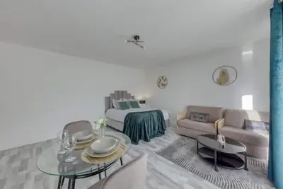 Image de 2 le Cosy, appartement proche Aéroport, Paris, Diseny