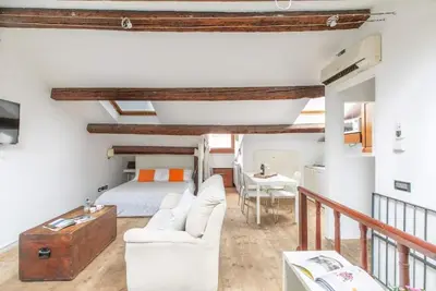 Image de Nice Lovely Attic