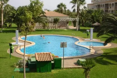 Image de Appartement à 50m de la plage, climatisé avec piscine et parking