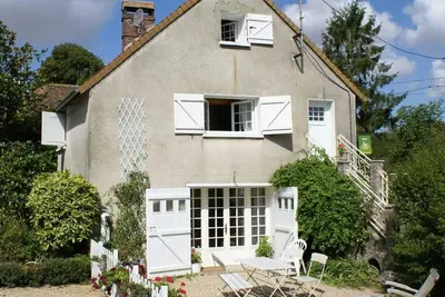 Image de Gîte cosy et rénové à Boissets avec jardin clos, WiFi, proche randonnées et sites touristiques.