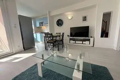 Image de Spacieux appartement 2 chambres avec parking à Rochefort