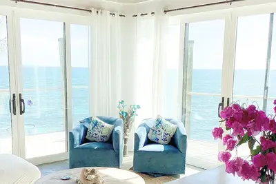 Remodeled Oceanfront Cottage Directly on the Warm Calm Caribbean