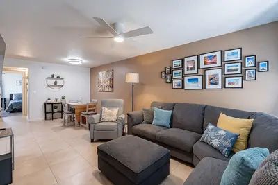 Image de Charming first floor  with mountain views  across from community amenities