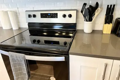 Image de Spacious 5-bedroom townhome with WiFi and Ac in charming Bloomfield