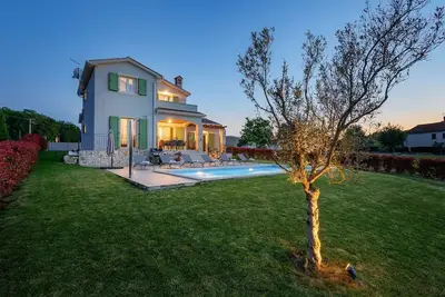 Image de Villa Bartol with private pool, table tennis, darts