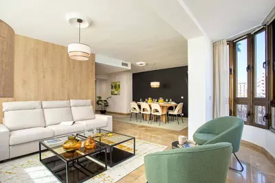Image de Luxury apartment in city center. Puerta Real Ii