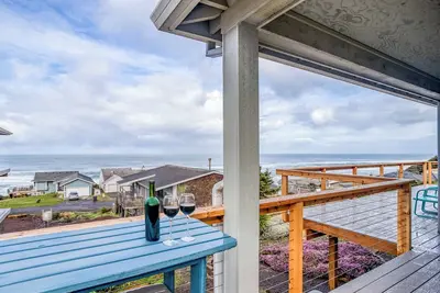 Image de Oceanview Custom Home, Gourmet Kitchen, Hot Tub, Media Room, Kid's Loft