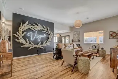 Image de Bohemian Dream Home 15 minutes from Las Vegas Strip!