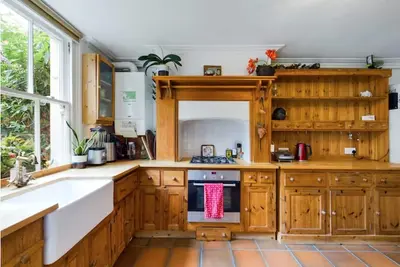 Image de Charming Apartment with Private Patio & Oak Finishes near Clapham Station