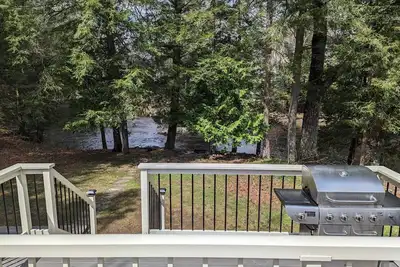Image de Family friendly cozy cottage on the river. Dogs welcome!