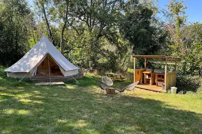 Image de Luxury family bell tent with pool, South West France