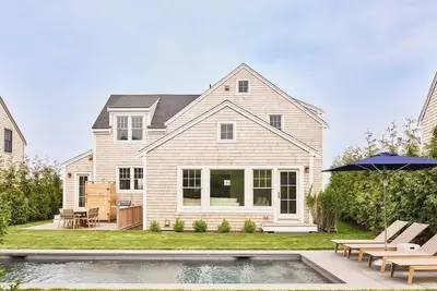 Image de \"Party Wave\" Summary: