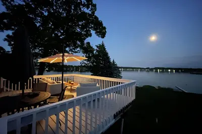 Image de Charming 4br/3ba Lakefront Home w/ Dock, Kayaks + Fire Pit – Ackerson Lake