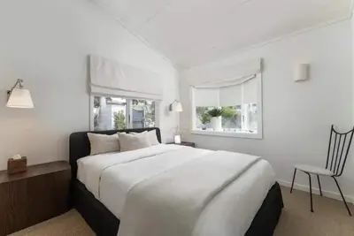 Image de Montecito Chic Beachside Home\n\n