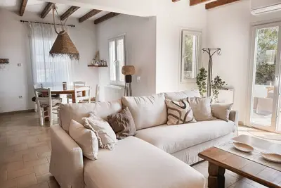 Image de Incredible View & Spacious, Luxury Family-sized Home 5-minutes to Town & Beach\n