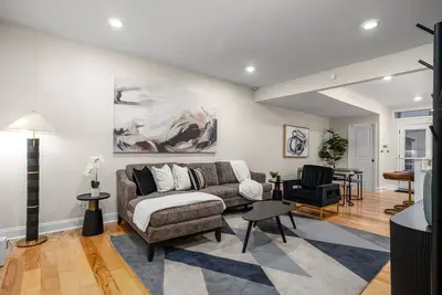 Image de Stunning Designer Home in Upper Lawrenceville